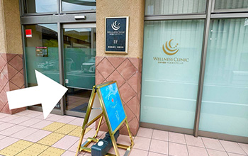 しばらく真っ直ぐ進むと右手にございます