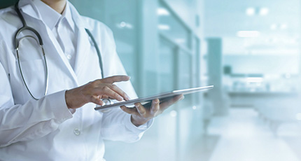 施術経験の豊富な医師が担当